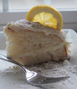 Copycat Olive Garden Lemon Cream Cake