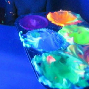 Bath Time Glowing Homemade Paint