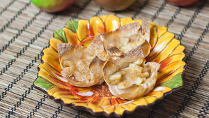 Bite-Sized Wonton Apple Pies