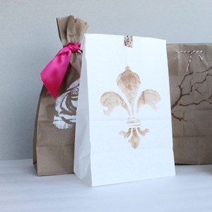 Easy Stenciled Party Favor Bags