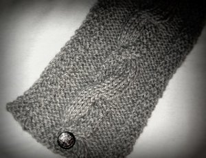 Cable Knit Buttoned Neck Warmer