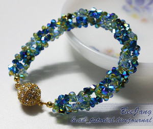 Dimensional Glittering Flowers Bracelet