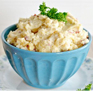 The Creamiest Mashed Potatoes Ever | RecipeLion.com