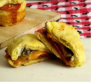 Muffin Tin Pizza Poppers