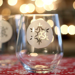 https://irepo.primecp.com/1006/59/181033/Etched-Snowflake-Glasses_Category-CategoryPageDefault_ID-651501.jpg?v=651501