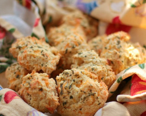 Buttermilk Garlic Cheddar Biscuits