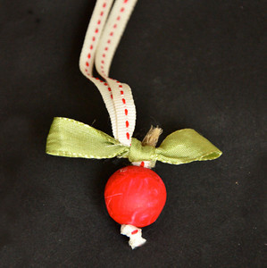 Easy Apple Necklace