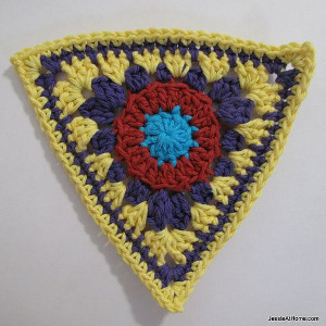 Circle to Triangle Bunting Pattern