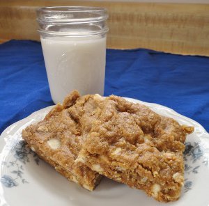 Slow Cooker White Chocolate Chip Peanut Butter Cookie Bars
