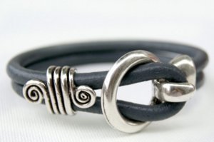 5 Minute Leather Bracelet