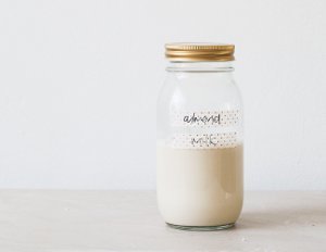 3-Ingredient Almond Milk