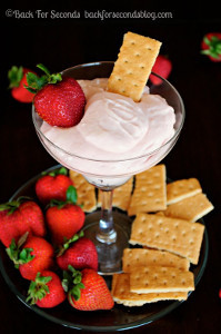 Skinny Strawberry Cheesecake Dip