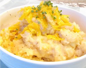 Slow Cooker Cheddar Mashed Potatoes