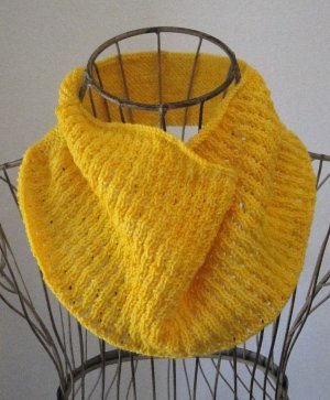 Daffodil Cowl