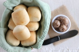 Imitation Texas Roadhouse Rolls 