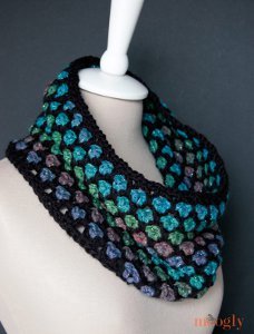 Color Changing Crochet Cowl