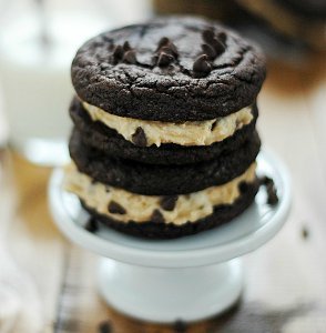 Homemade Cookie Dough Oreos