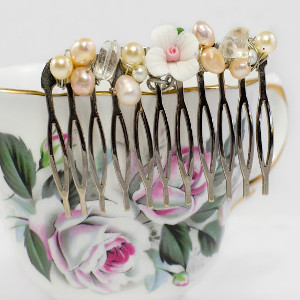 Dainty Detailed Hair Comb