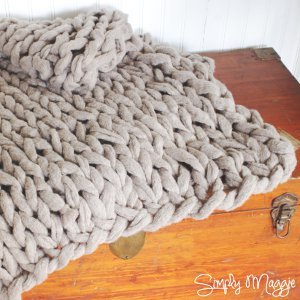 How to Arm Knit a Blanket