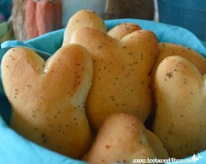 Buttery Poppy Seed Dinners Rolls