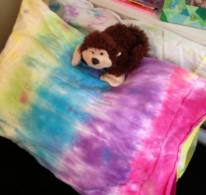 Easy-Peasy Tie Dye Pillowcases