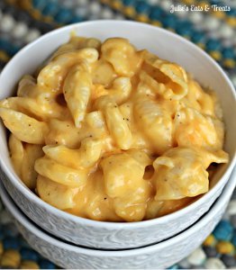 The Cheesiest Slow Cooker Mac and Cheese