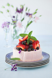 No-Bake Skinny Strawberry Cake