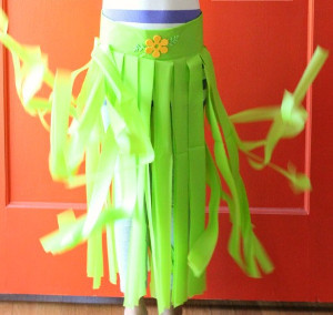 Adorable DIY Hula Skirt | AllFreeKidsCrafts.com