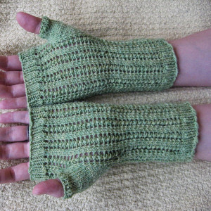 Razor Shell Fingerless Gloves