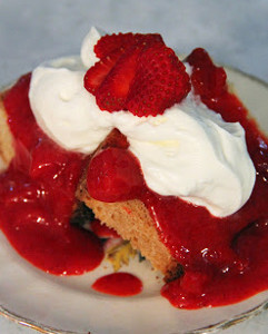 Sweet Strawberry Pound Cake