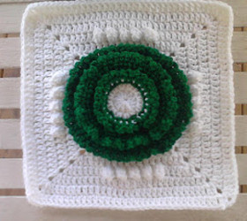 Christmas Wreath Crochet Granny Square