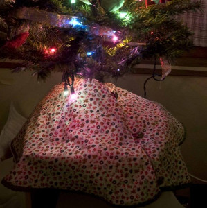 How to Make a Christmas Tree Skirt