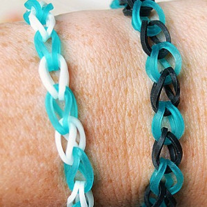 How to Make Friendship Bracelets with Rubber Bands