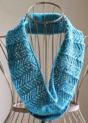 Lacy Arrowhead Cowl