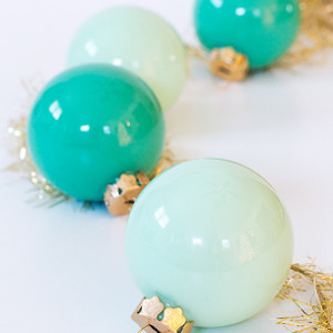5 Minute Eye-Popping Homemade Christmas Ornaments
