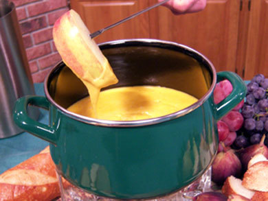 Cheesy Apple Cider Fondue