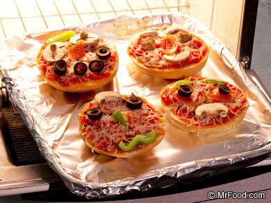 Spookyface Pizza Bagels