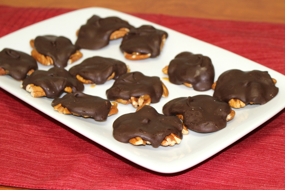 Homemade Chocolate Caramel Turtles | FaveSouthernRecipes.com