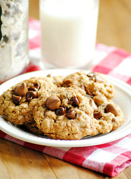 Oatmeal Chocolate Chip Cookie Mix in a Jar