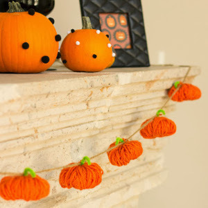 Easy Yarn Pumpkin Garland