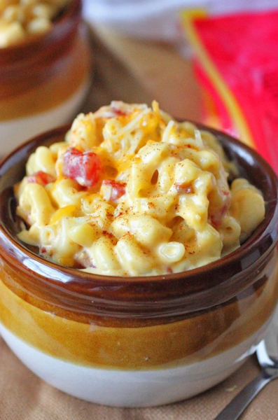 Creamy Green Chile and Tomato Mac 'N Cheese