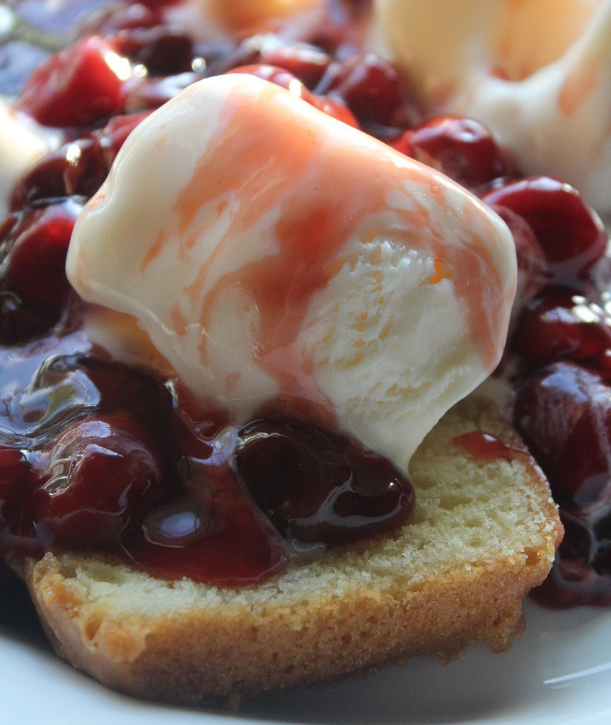 Simple Slow Cooker Cherries Jubilee