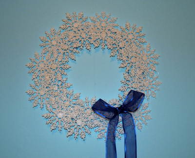 DIY Delicate Snowflake Wreath