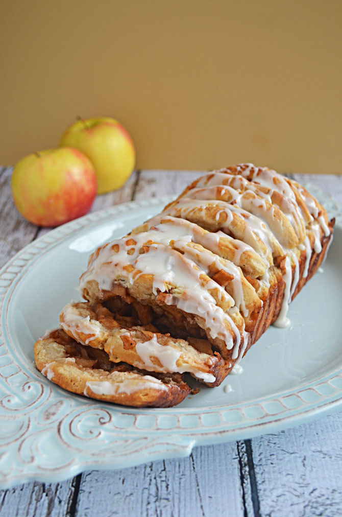Apple Fritter Pull-Apart Bread | RecipeLion.com