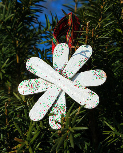 Easy Craft Stick Snowflake Ornaments