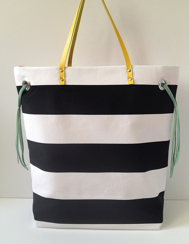 Classy Striped Tote Bag | AllFreeSewing.com