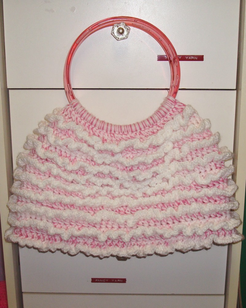 Ruffles Purse | AllFreeCrochet.com
