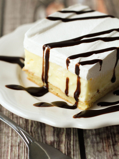 Vanilla Cream Eclair Cake