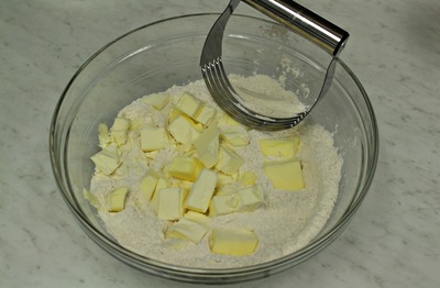 Sprinkle the butter on the flour
