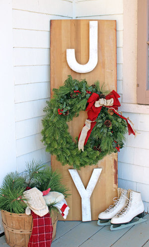 Inviting Outdoor Christmas Wreath Sign